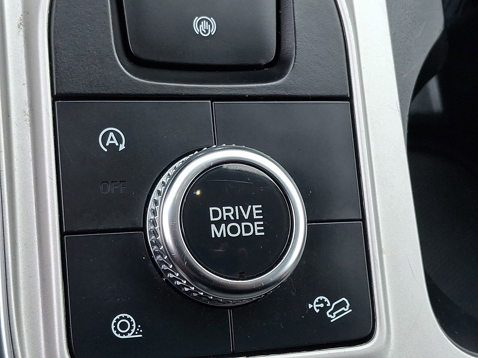 Certified 2023 Ford Explorer XLT w/ Equipment Group 202A image 23