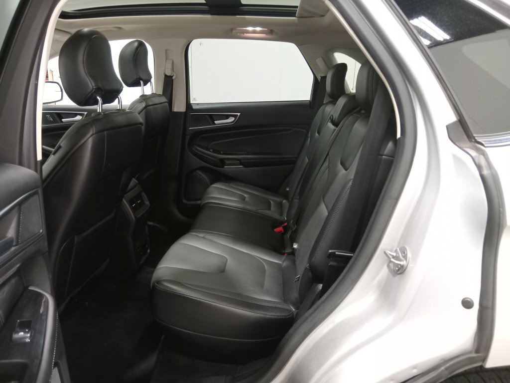 Certified 2018 Ford Edge Titanium w/ Equipment Group 301A AWD/4WD image 13