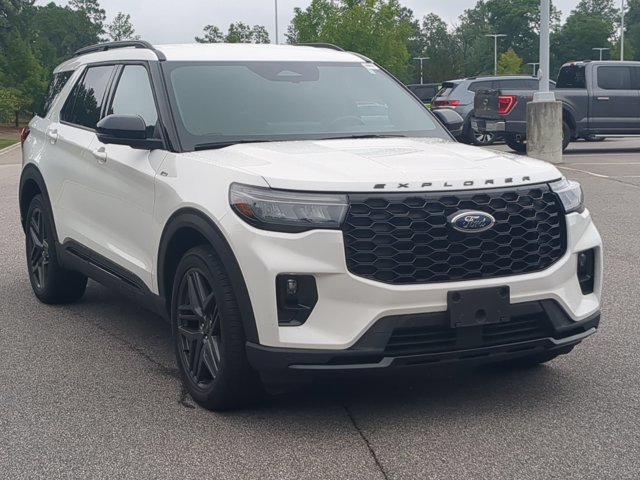 Certified 2025 Ford Explorer ST-Line w/ Premium Package AWD/4WD image 1