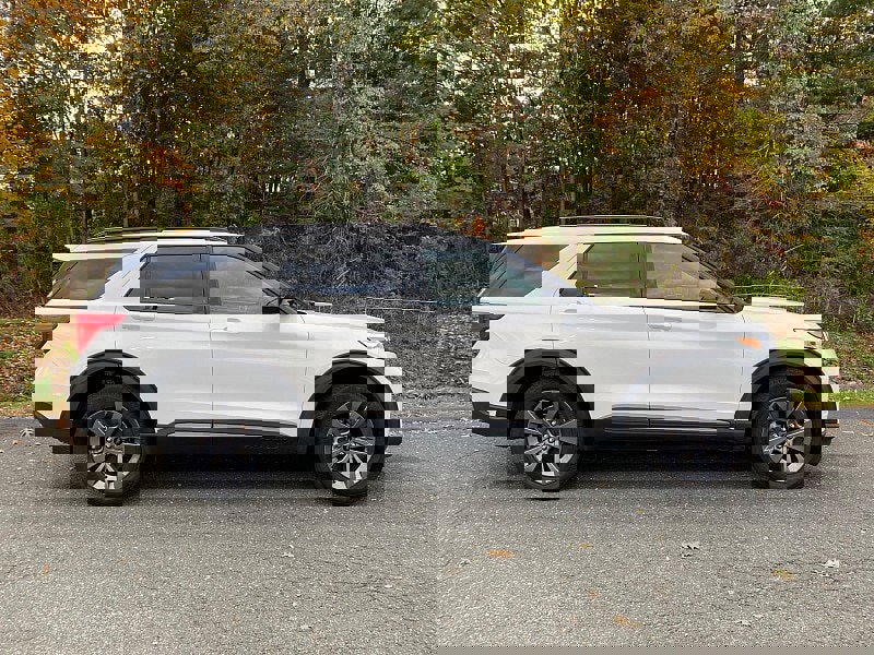 Certified 2022 Ford Explorer XLT w/ Equipment Group 202A image 6