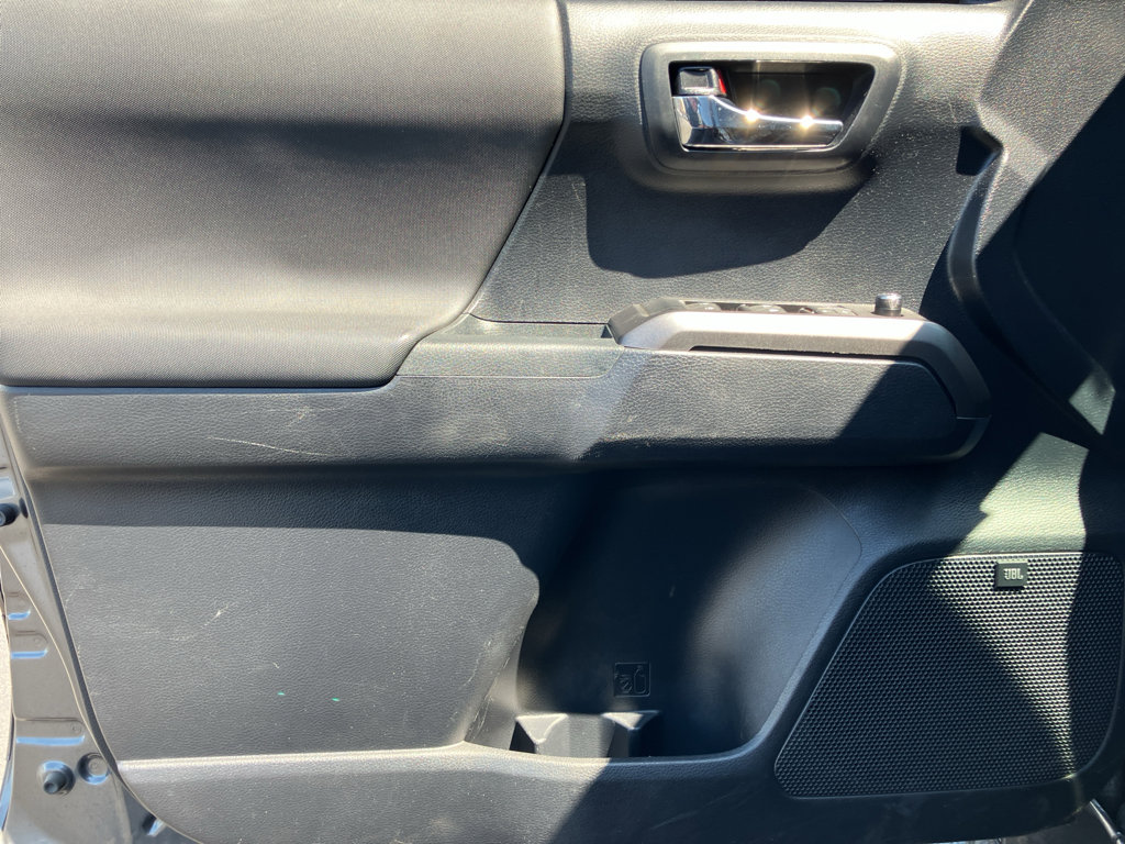 Used 2018 Toyota Tacoma TRD Sport image 15