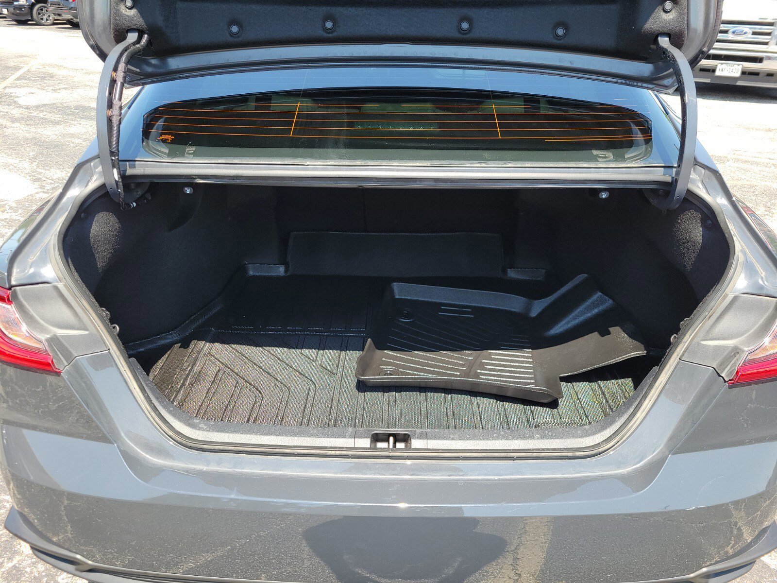 Used 2025 Toyota Camry SE image 32