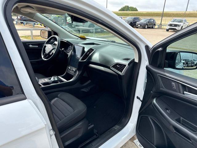 Certified 2022 Ford Edge SE w/ Black Appearance Package AWD/4WD image 15