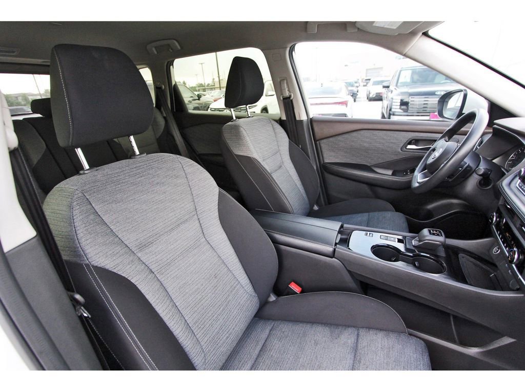 Used 2023 Nissan Rogue SV FWD image 29