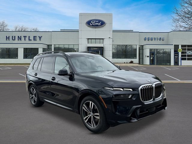 Used 2023 BMW X7 xDrive40i w/ M Sport Package AWD/4WD image 3