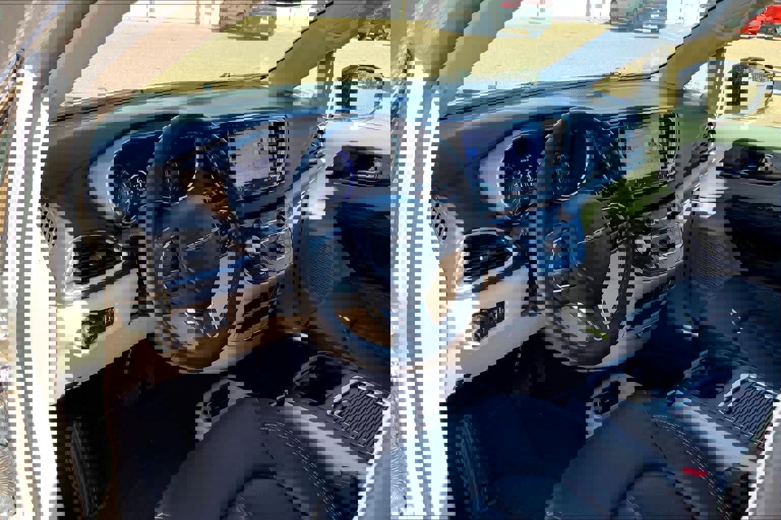 Used 2024 Chrysler Pacifica Touring-L image 18