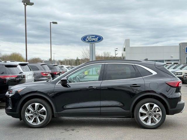 Certified 2025 Ford Escape Platinum AWD/4WD image 42
