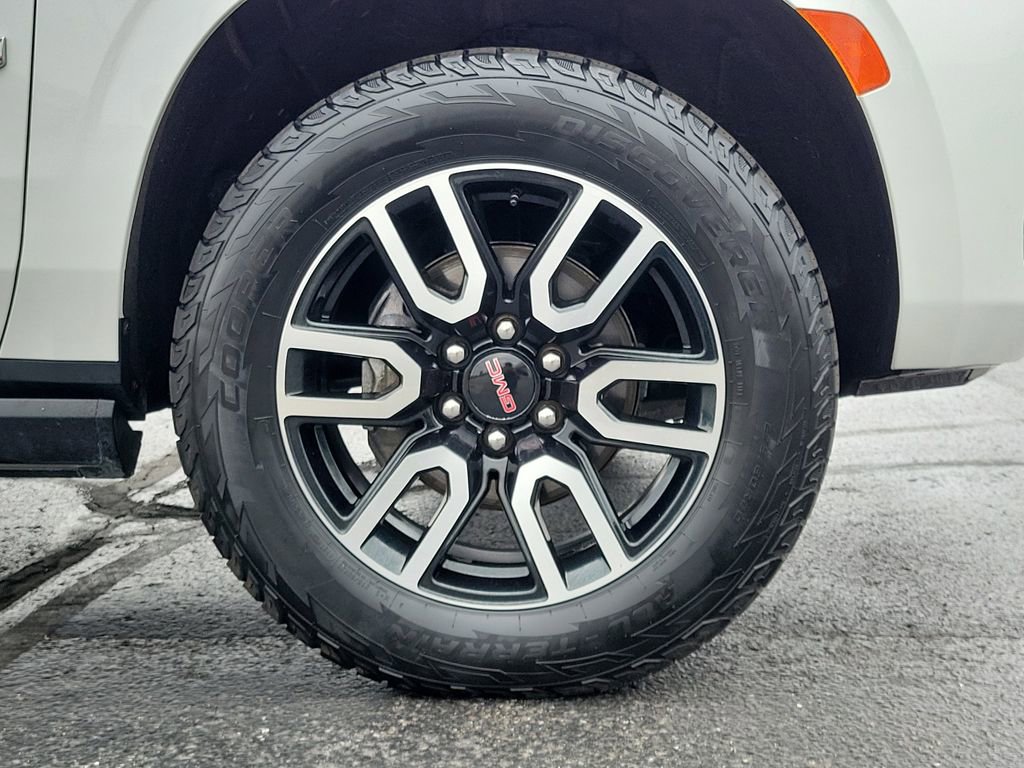Used 2021 GMC Yukon XL AT4 w/ AT4 Premium Package AWD/4WD image 9
