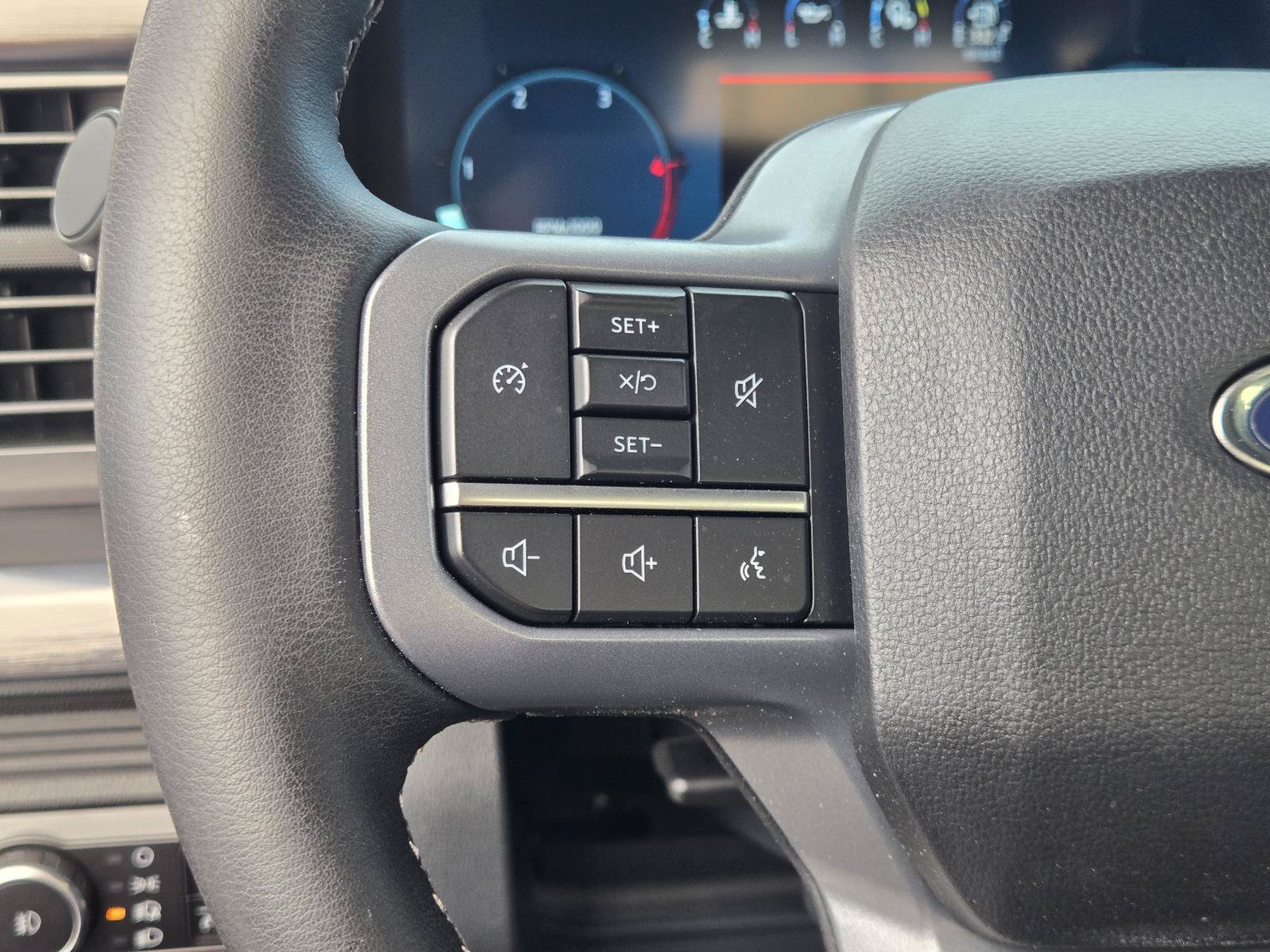 Certified 2025 Ford F250 Lariat w/ Black Appearance Package AWD/4WD image 29
