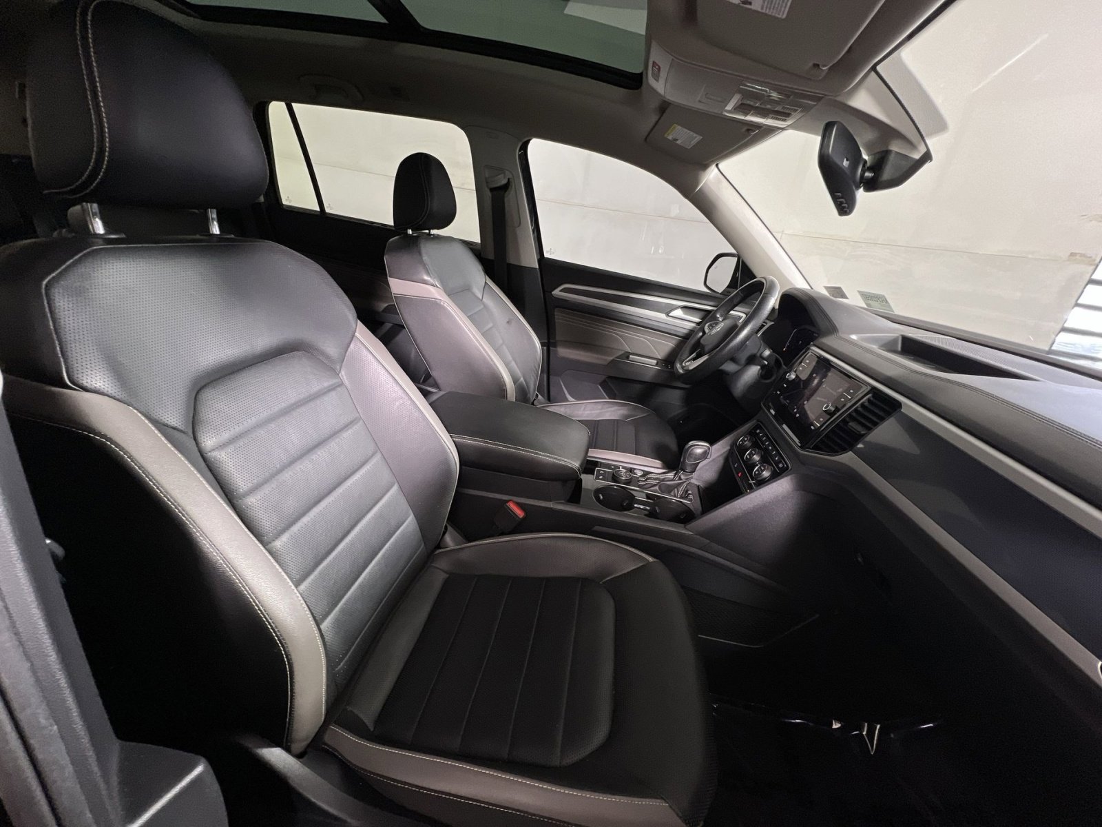 Used 2022 Volkswagen Atlas SEL Premium image 28