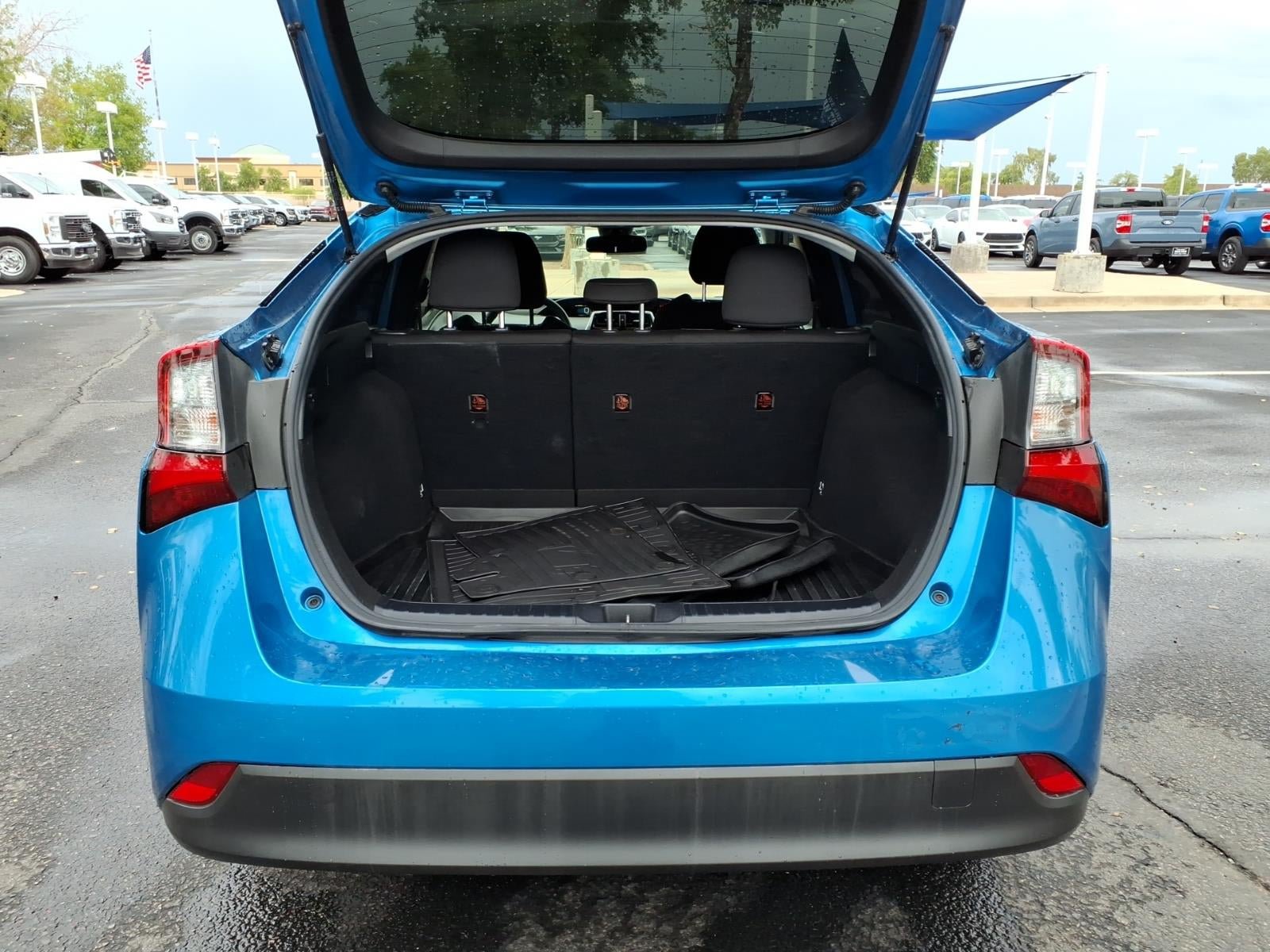 Used 2021 Toyota Prius L Eco FWD image 10