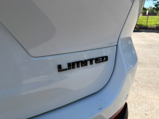 Used 2025 Jeep Grand Cherokee L Limited w/ Black Appearance Package AWD/4WD image 32