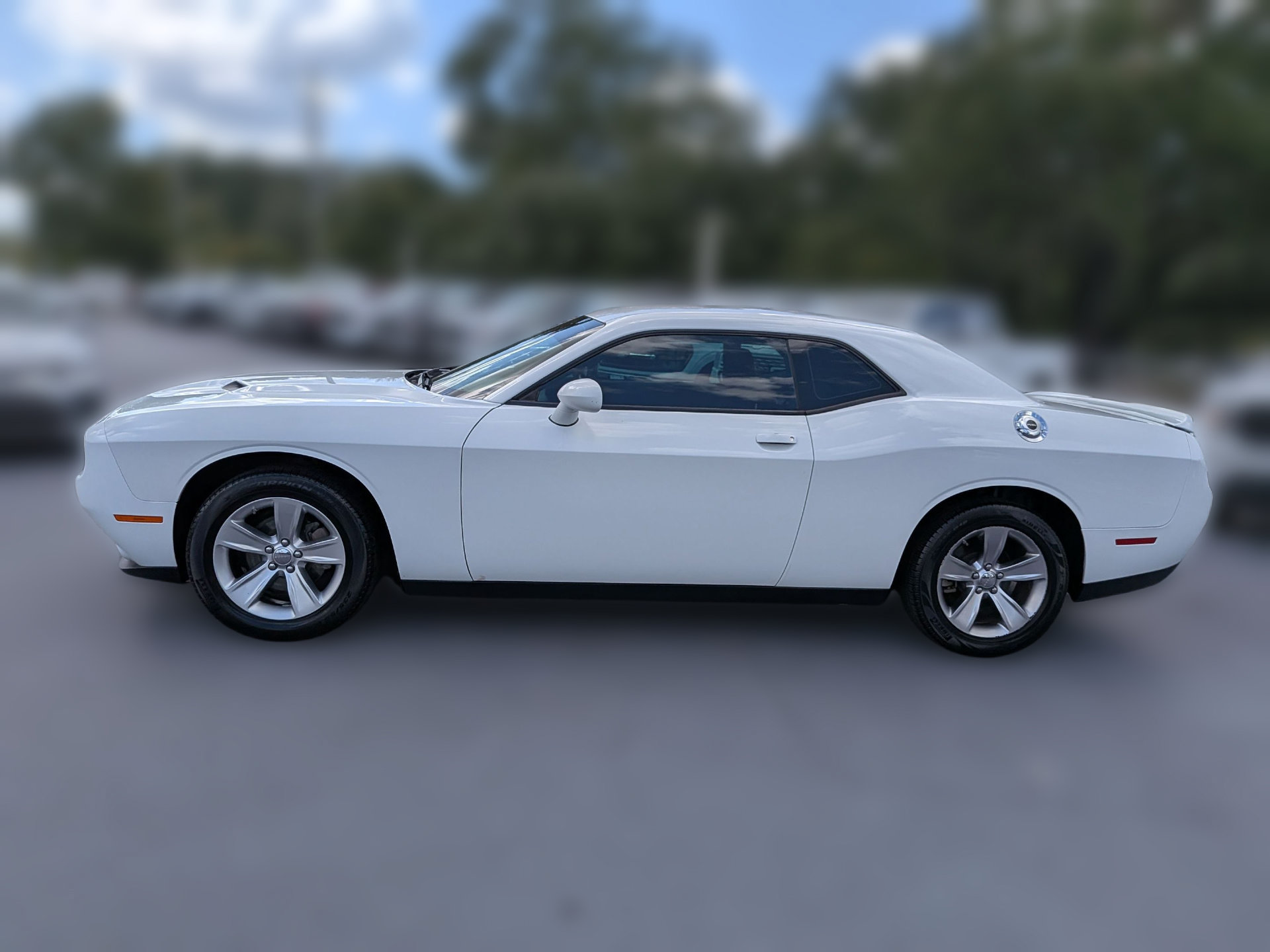 Used 2022 Dodge Challenger SXT RWD image 8