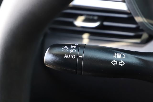 Used 2025 Nissan Altima 2.5 SV FWD image 33