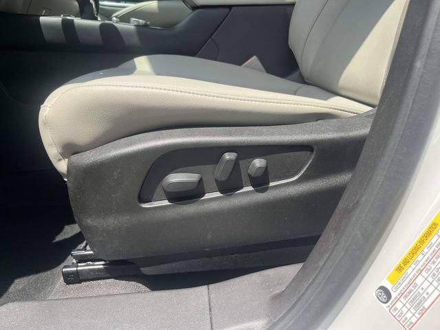 Used 2023 Cadillac XT4 Luxury w/ Cold Weather Package FWD image 22