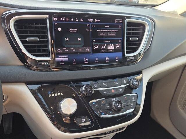 Used 2023 Chrysler Pacifica Touring-L FWD image 21