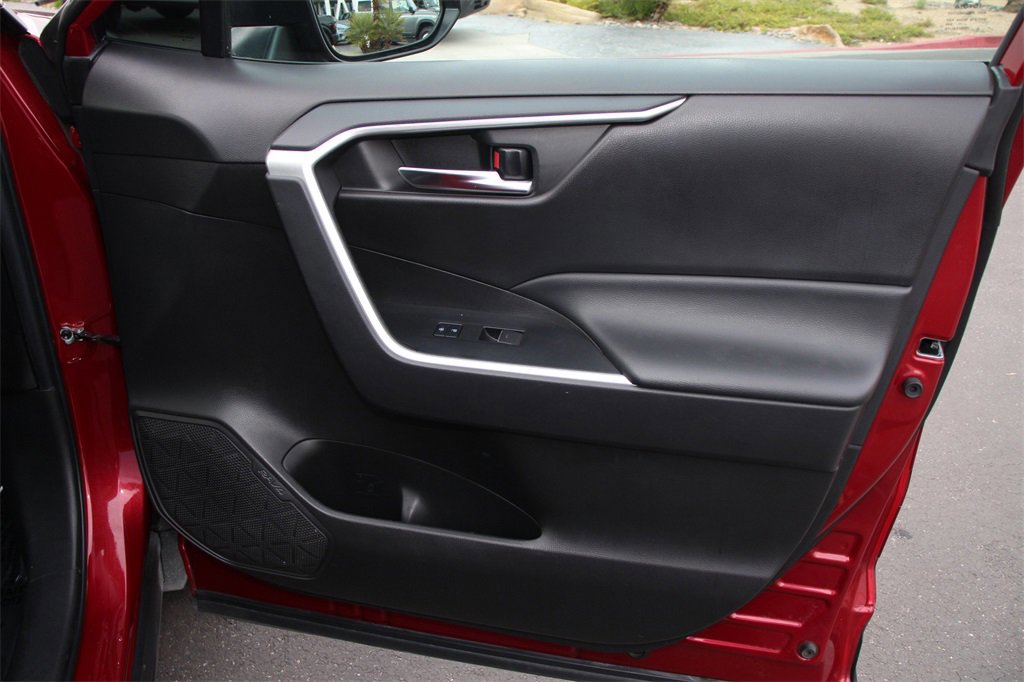 Used 2022 Toyota RAV4 XLE Premium image 28