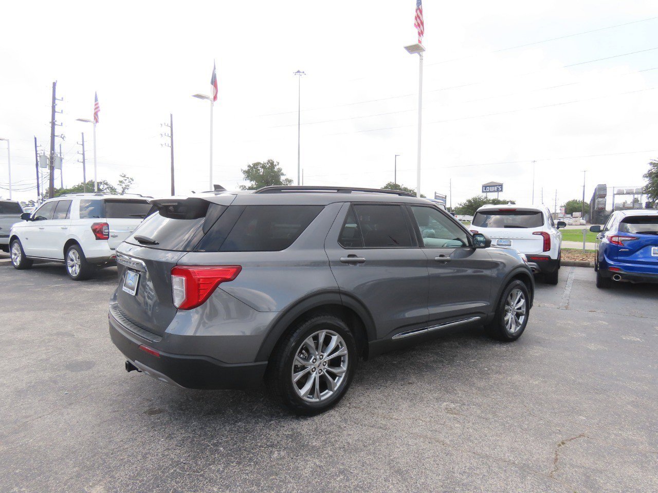 Certified 2022 Ford Explorer XLT w/ Equipment Group 202A RWD image 11