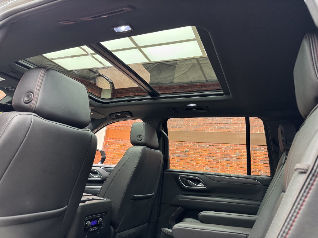 Used 2024 Chevrolet Suburban RST w/ Luxury Package AWD/4WD image 3