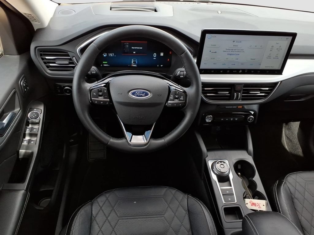 Certified 2023 Ford Escape Platinum w/ Premium Technology Package AWD/4WD image 9
