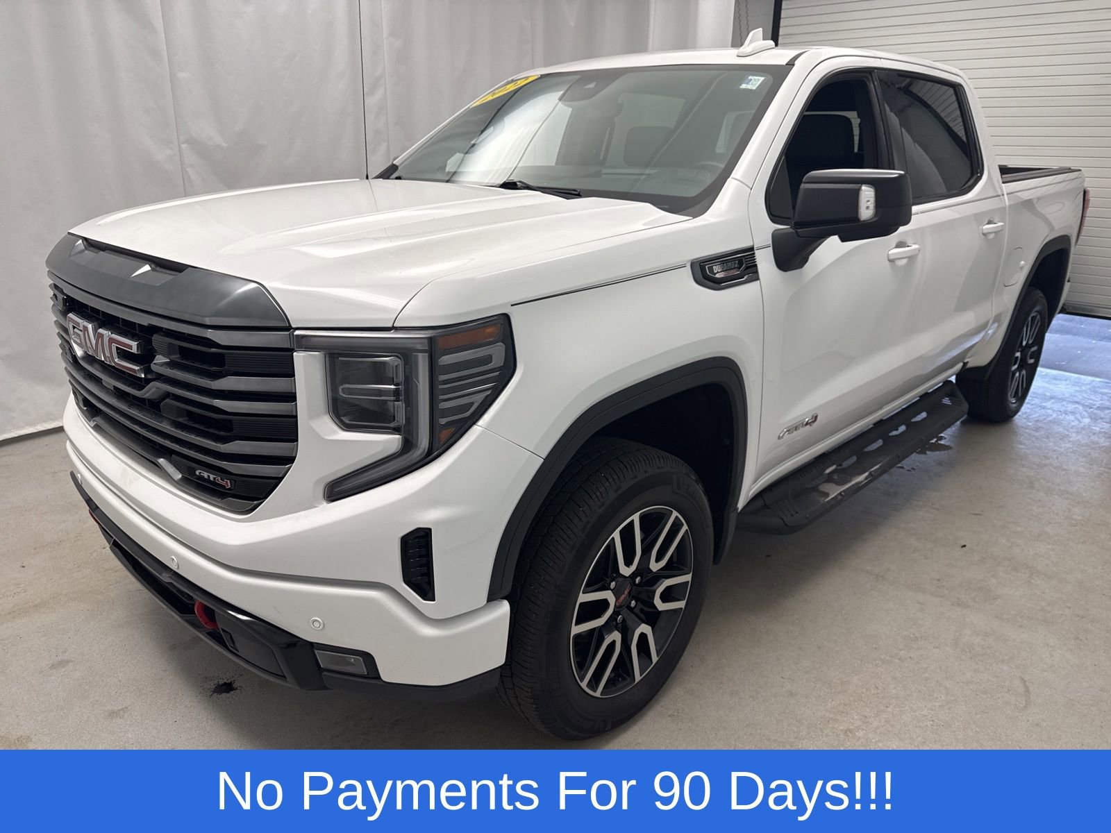 Used 2022 GMC Sierra 1500 AT4 w/ Technology Package AWD/4WD image 8