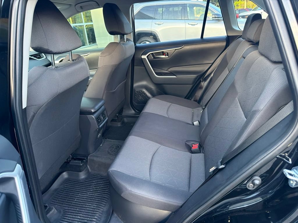 Used 2025 Toyota RAV4 XLE AWD/4WD image 12