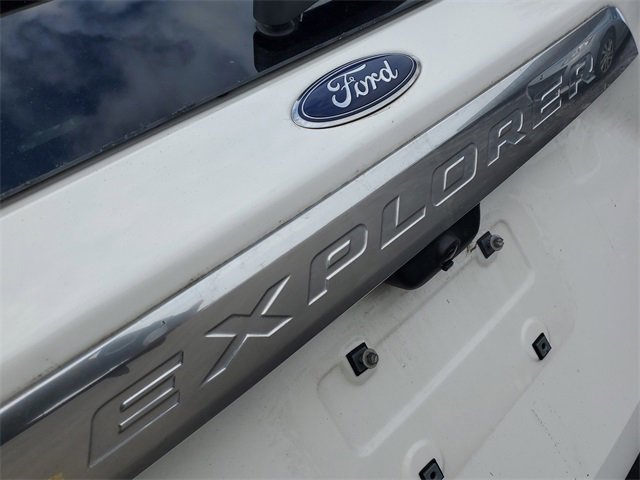 Certified 2022 Ford Explorer Platinum w/ Equipment Group 601A image 8