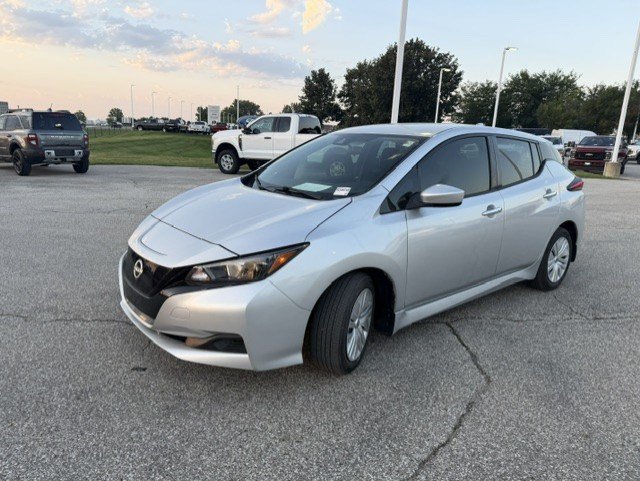 Used 2024 Nissan Leaf S FWD image 3