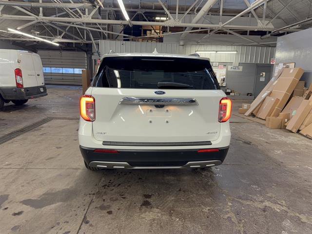 Certified 2022 Ford Explorer XLT w/ Equipment Group 202A image 4