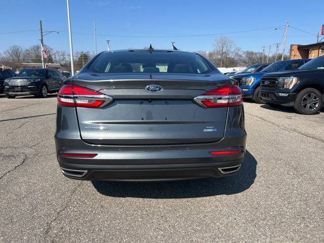 Certified 2020 Ford Fusion SE image 3