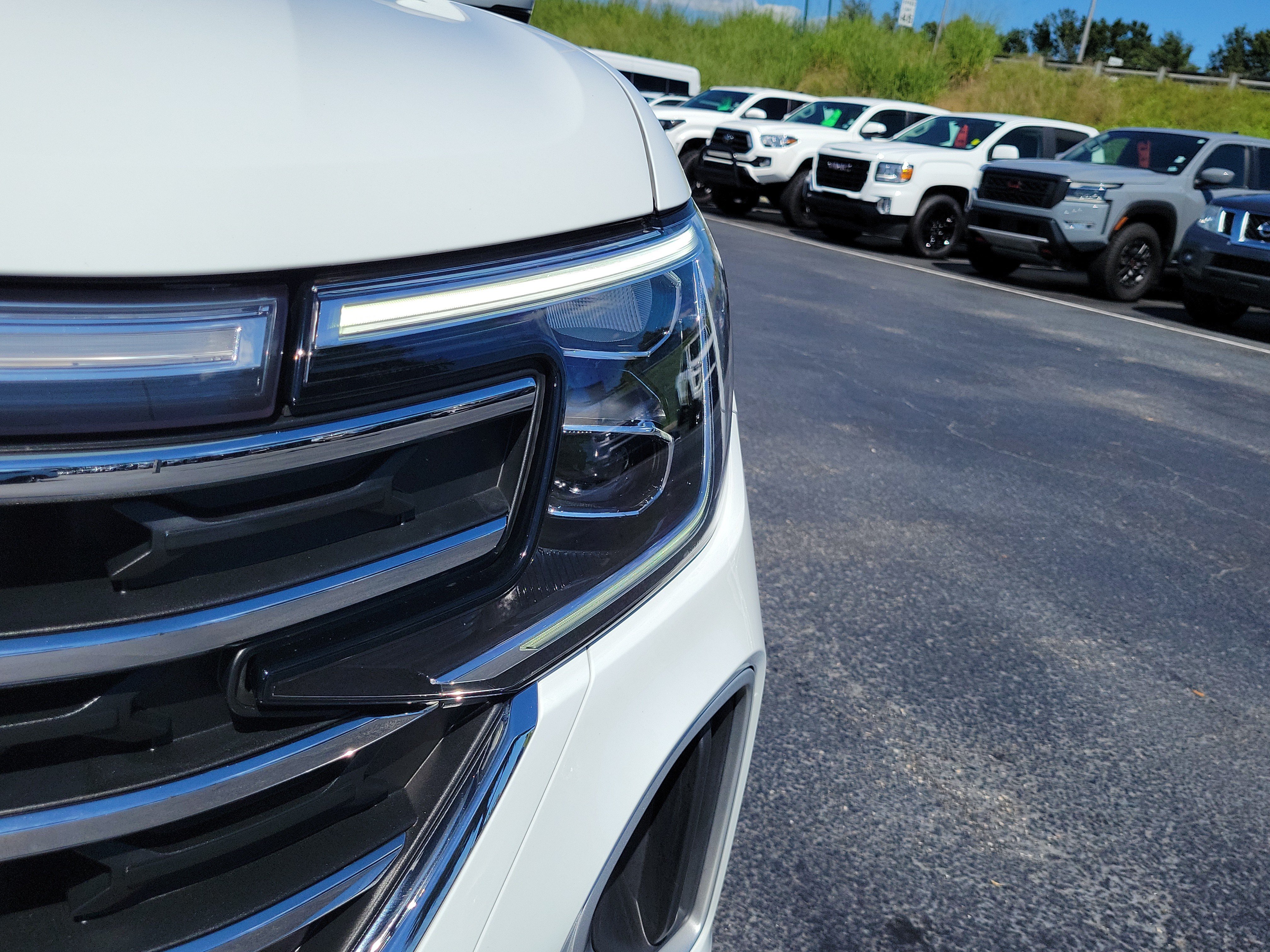 Used 2025 Volkswagen Atlas SE FWD image 3