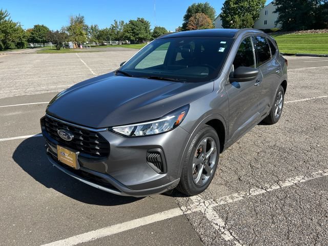 Certified 2023 Ford Escape ST-Line w/ Tech Pack #1 AWD/4WD image 5