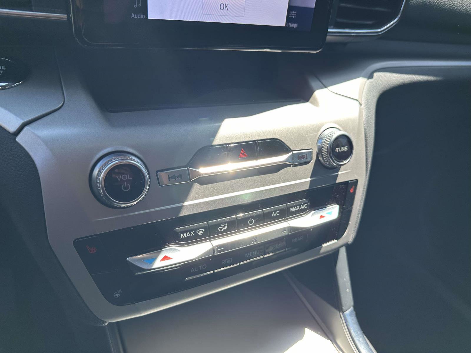 Certified 2023 Ford Explorer XLT w/ Equipment Group 202A AWD/4WD image 24