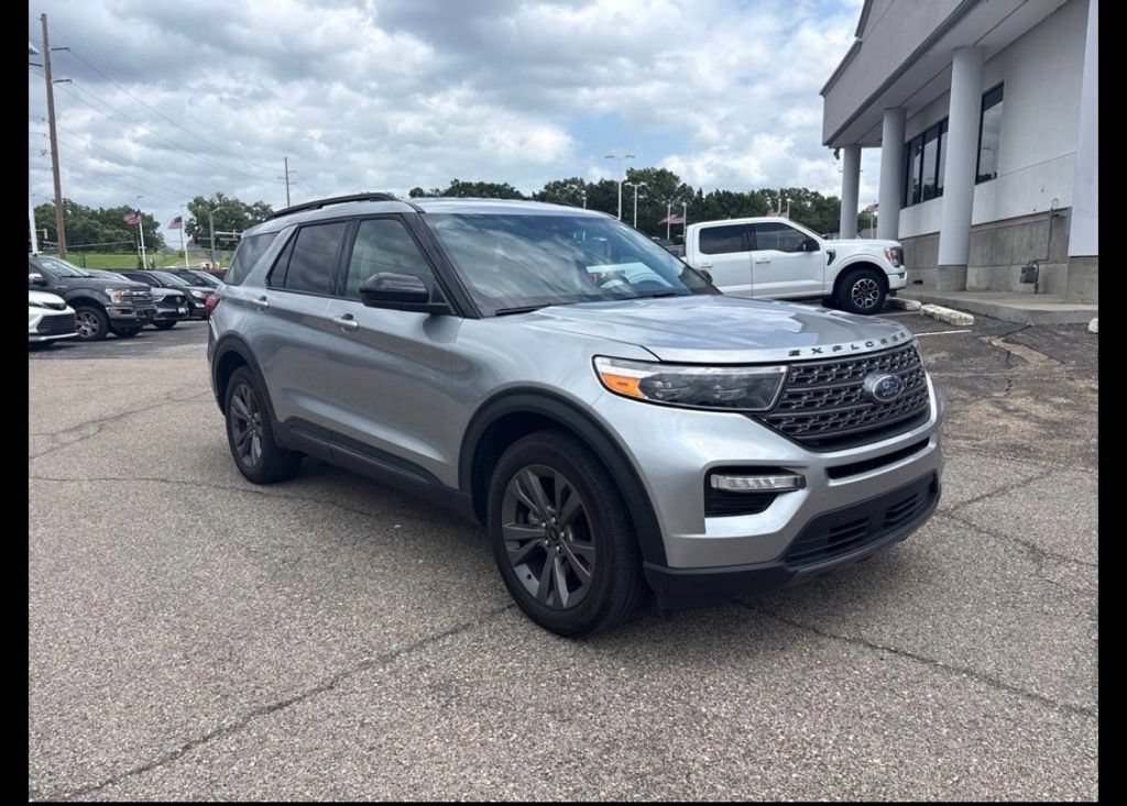 Certified 2023 Ford Explorer XLT w/ Equipment Group 202A AWD/4WD image 12