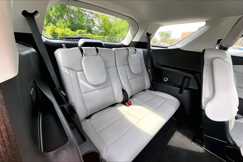 Certified 2025 Ford Explorer Active w/ Active Comfort Package RWD image 26