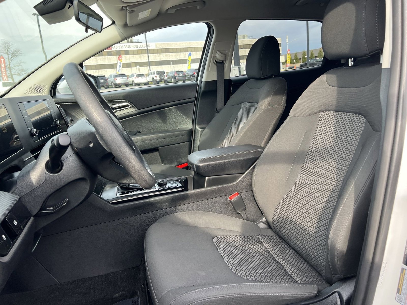 Used 2024 Kia Sportage LX image 13