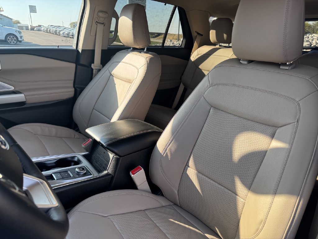 Certified 2023 Ford Explorer Limited w/ Limited Technology Package AWD/4WD image 23