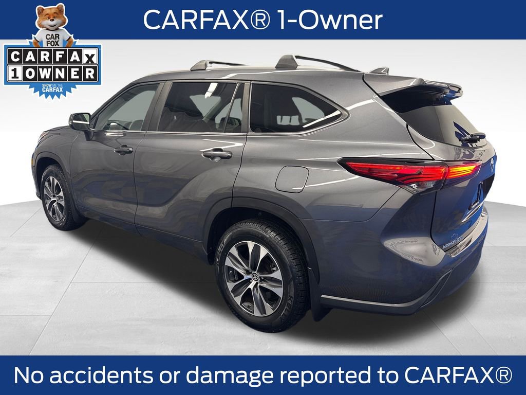 Used 2023 Toyota Highlander XLE AWD/4WD image 3