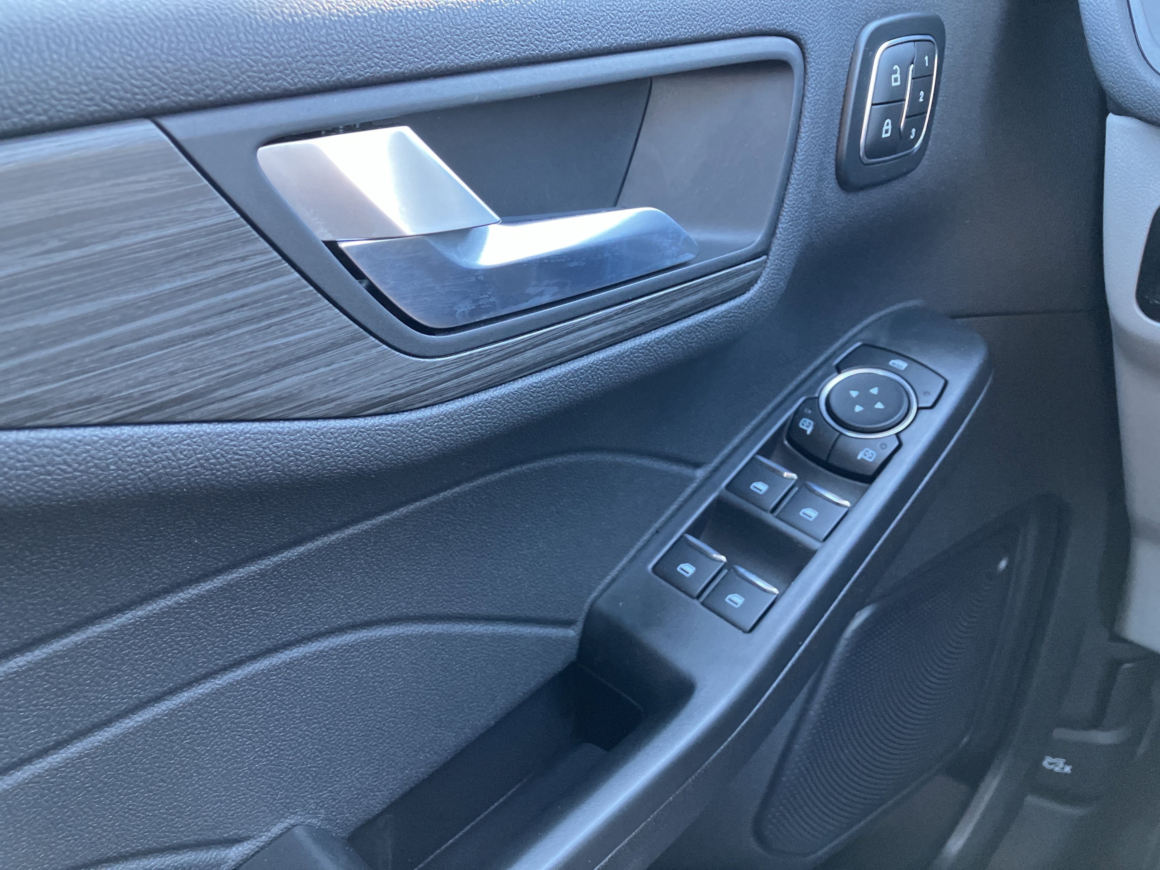 Certified 2024 Ford Escape Platinum image 36