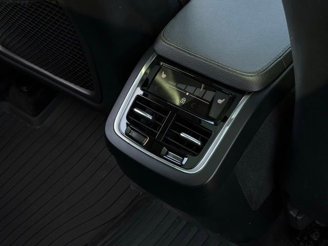 Used 2022 Volvo XC90 T6 Momentum w/ Climate Package image 32