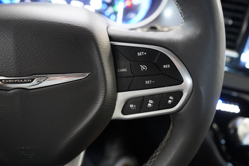 Used 2025 Chrysler Pacifica Select FWD image 29