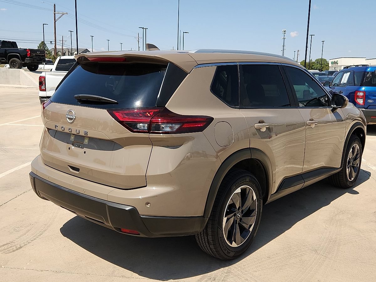 Used 2025 Nissan Rogue SV w/ SV Premium Package FWD image 3