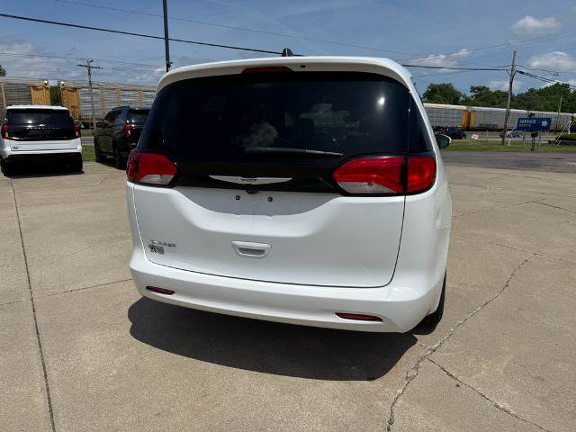 Used 2023 Chrysler Voyager LX FWD image 26
