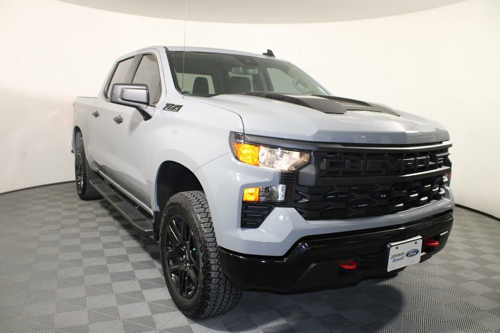 Used 2025 Chevrolet Silverado 1500 Custom Trail Boss w/ LPO, Dark Essentials Package image 5