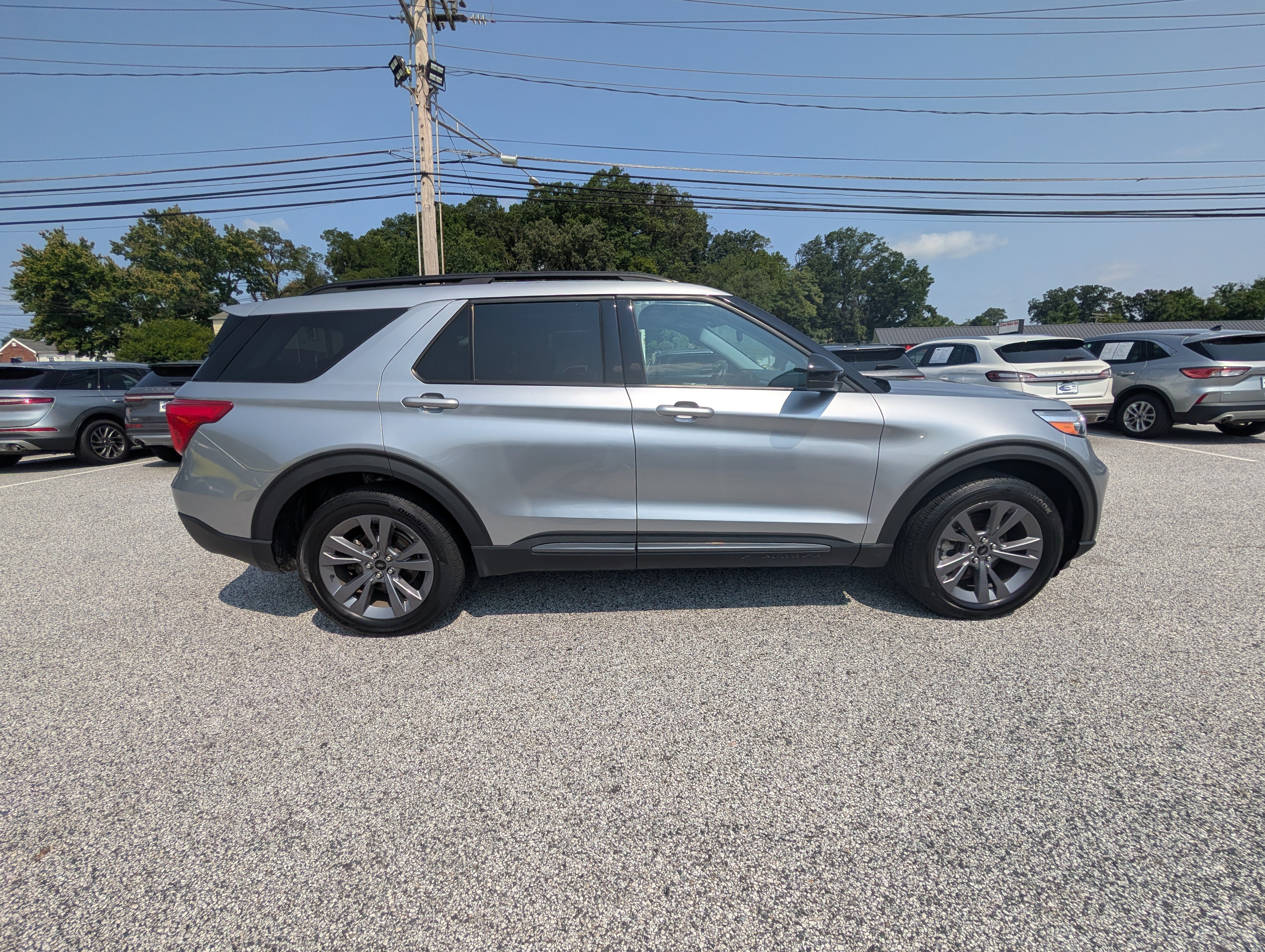 Certified 2022 Ford Explorer XLT w/ Equipment Group 202A AWD/4WD image 8