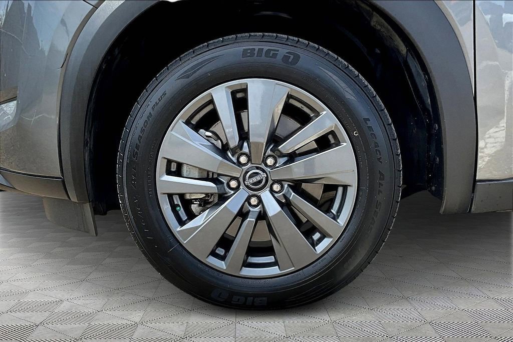 Used 2024 Nissan Pathfinder SV image 11