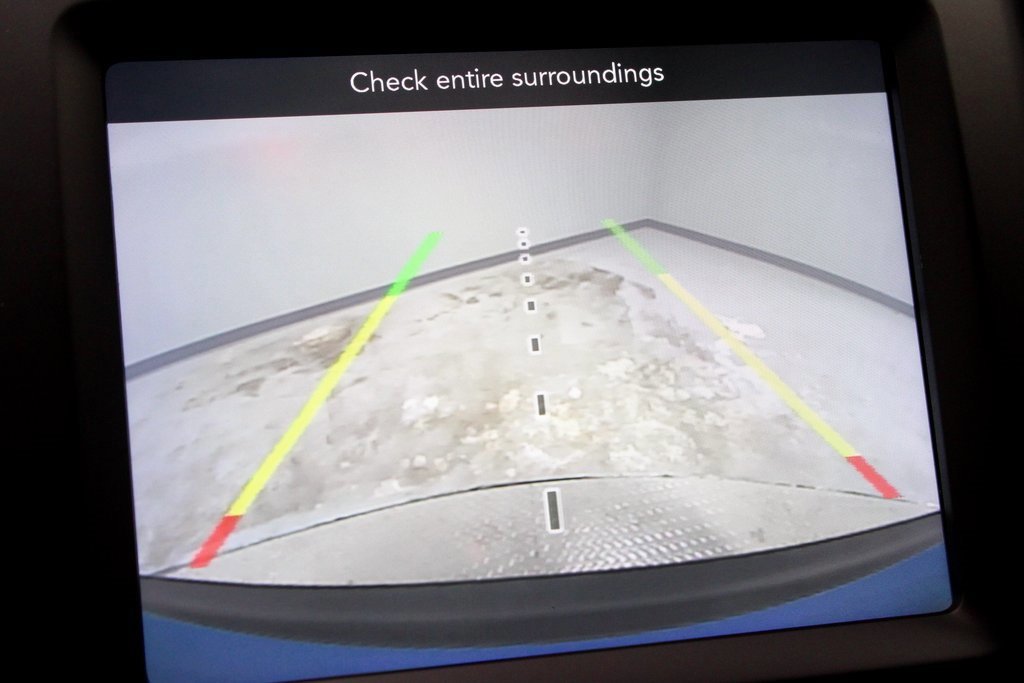 Used 2022 Jeep Cherokee Latitude Lux w/ Mopar Interior Package image 9