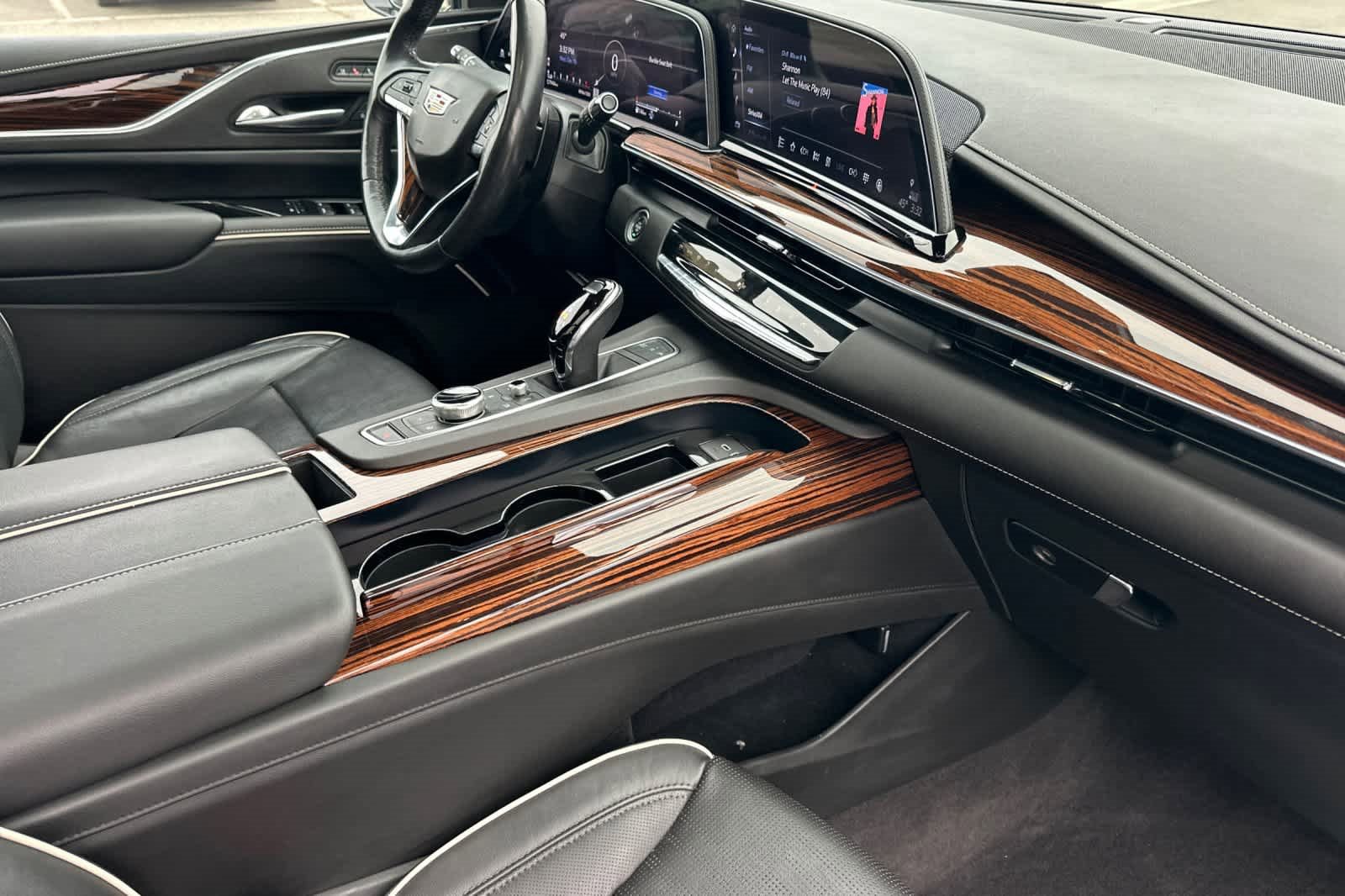 Used 2022 Cadillac Escalade Premium Luxury image 18