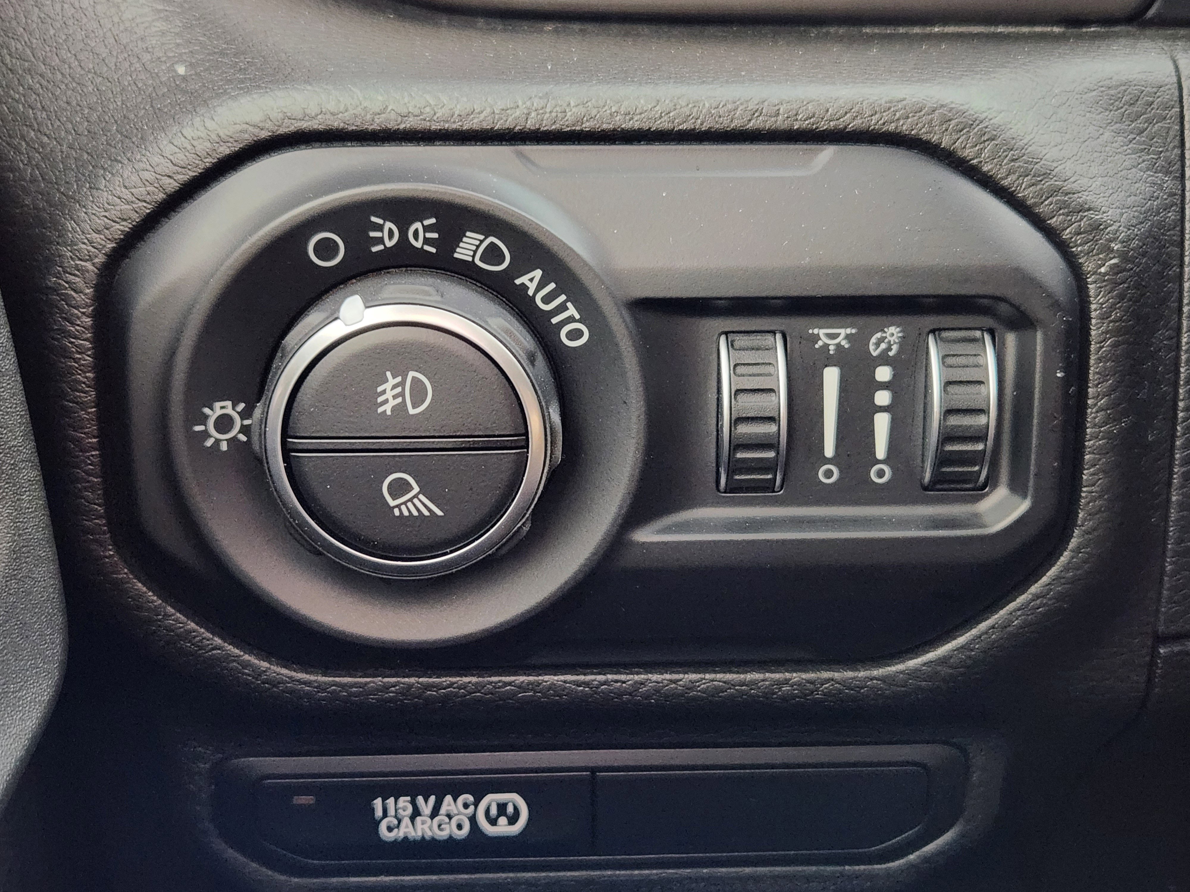 Used 2020 Jeep Gladiator Rubicon w/ Uconnect 4C Nav & Sound Group image 27