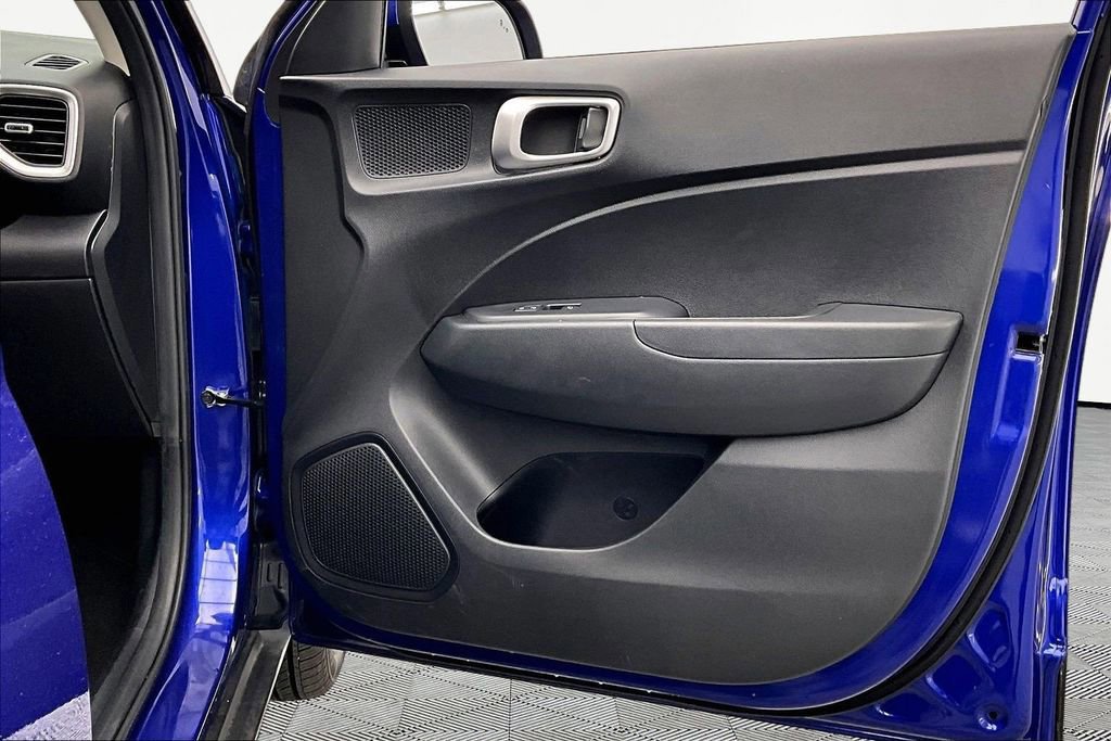 Used 2022 Hyundai Venue SEL FWD image 24